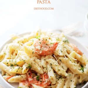 Lemon shrimp pasta in a bowl.