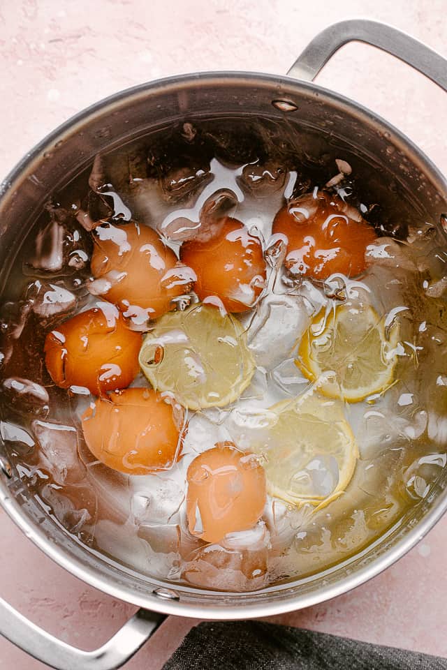 Cooling boiled eggs in a pot with ice water.