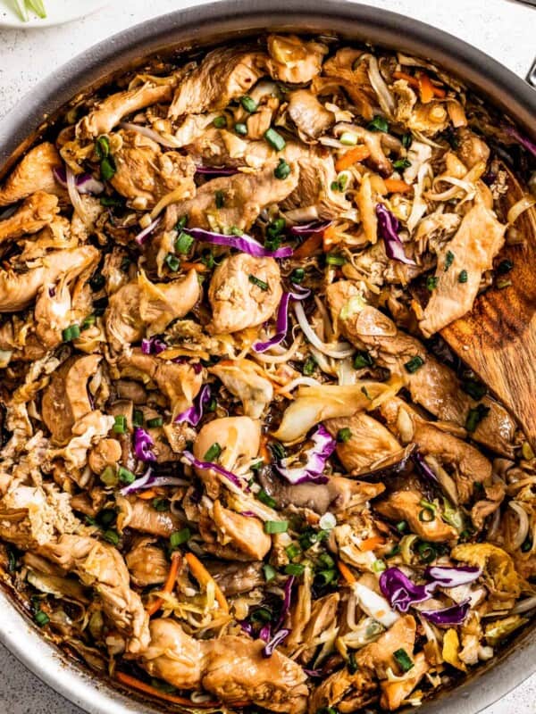 Finished moo shu chicken in a pan.