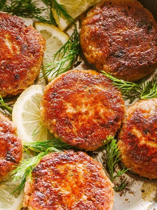 Salmon patties with dill and lemons.